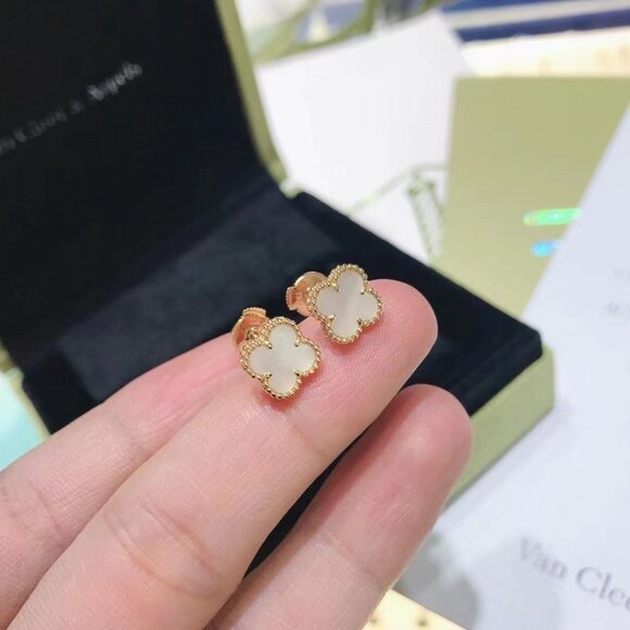 ✅Authentic Van Cleef & Arpels Vintage Alhambra 18K Yellow Gold Earrings - Picture 3 of 6